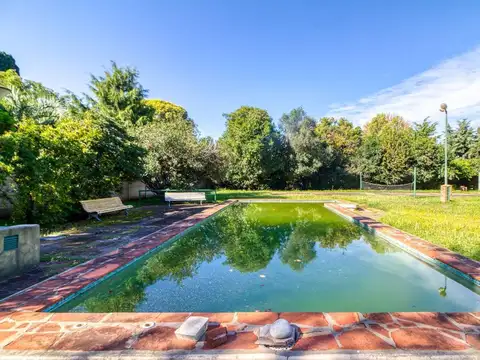 Venta Casa Quinta c/Pileta Terreno 950m2-La Reja