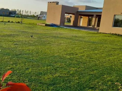 Casa 4 ambientes con 3 baños