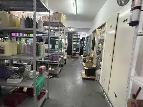 Local  con depósito en Barracas
