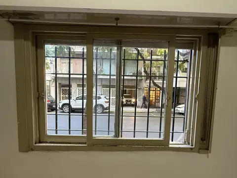 9 De Julio 1700, Piso PB