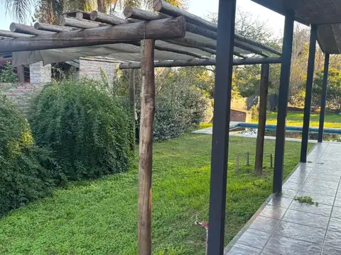 Casa 4 ambientes con 2 baños