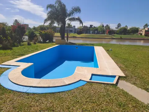 Casa 8 ambientes con 2 baños