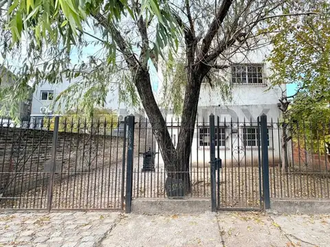 Venta Galpón con 2 Departamentos y Parque | 487 m² Totales | Apto Industria y De