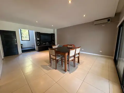 Depto Tipo Casa en Venta de 5 ambientes