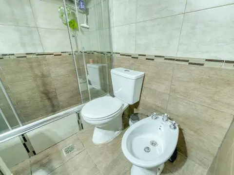 VENTA CASA 3 AMB , COCHERA PATIO Y TALLER V LUGANO