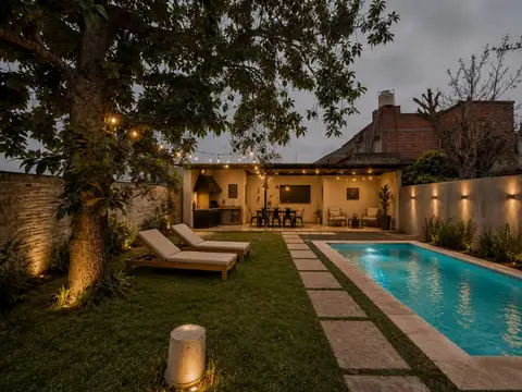 CASA 4 AMBIENTES EN VENTA EN BURZACO
