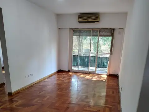 Saavedra 200, Piso 1