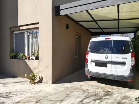 Casa 5 ambientes con 2 baños