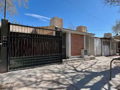 Casa 4 ambientes con 1 baño