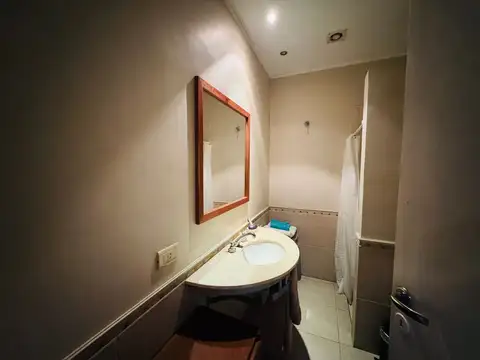 Casa 8 ambientes con 3 baños