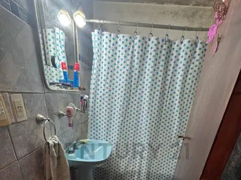 CASA EN VENTA , 2 DORMITORIOS - LA PLATA