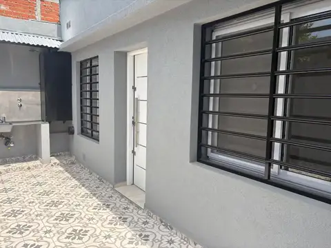 Depto Tipo Casa en Alquiler en Temperley, $ 600.000