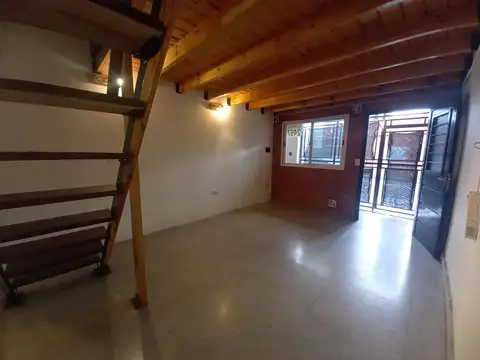 Depto Tipo Casa en Alquiler de 1 dormitorio
