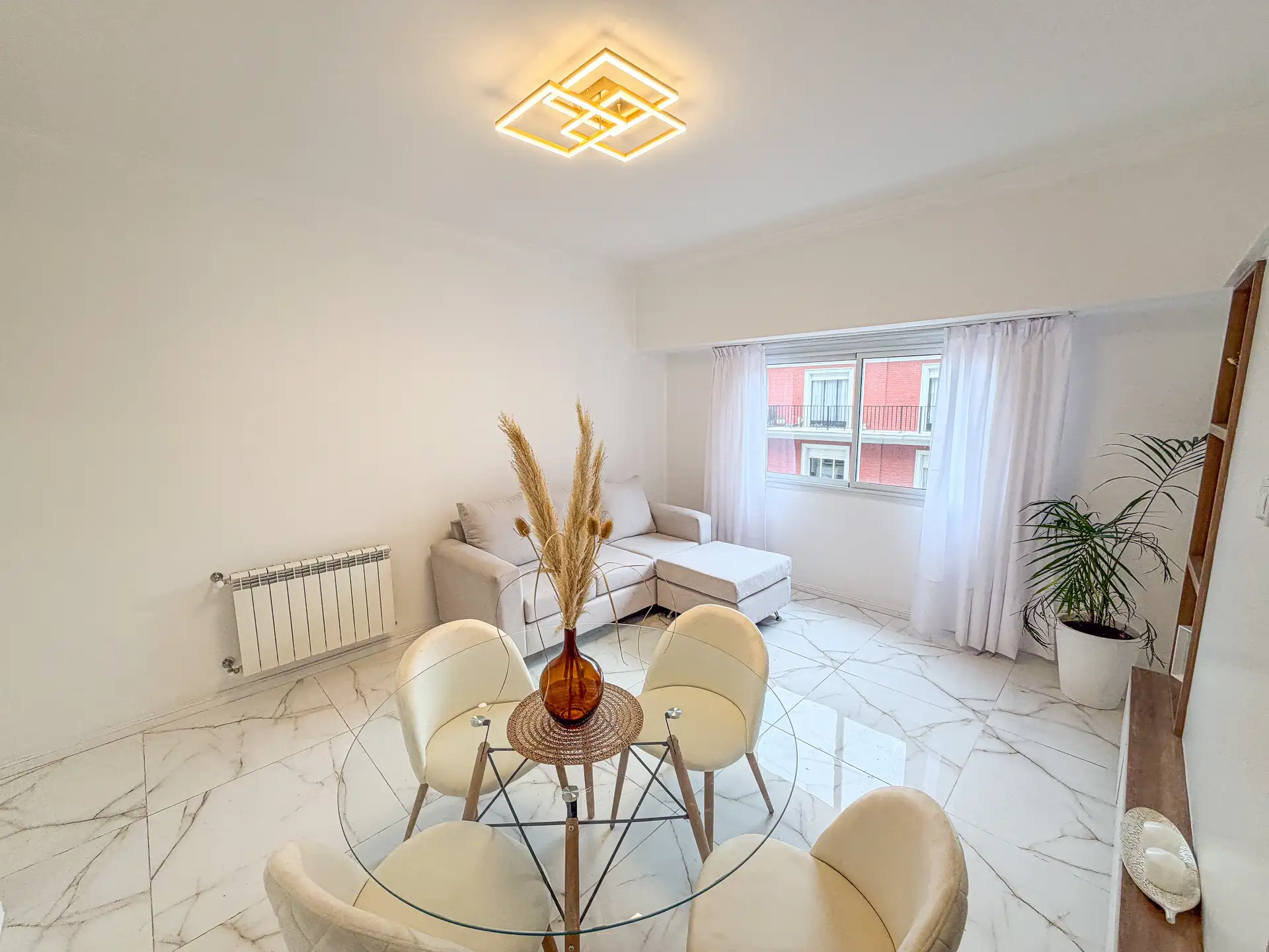 Depto 3 amb con dependencia, 64m², balcón y calefacción por radiadores — Centro
