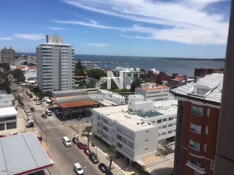Apartamento en peninsula de 1 dormitorio con vista a la ciudad y al puerto.