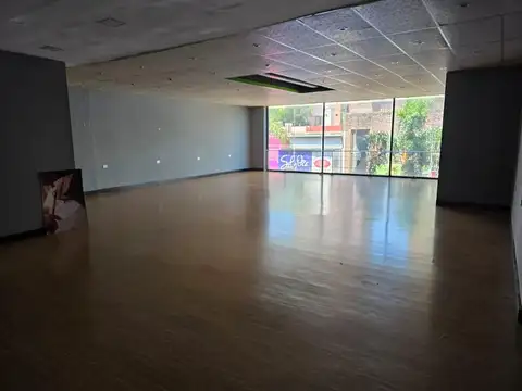 Excelente 1° piso en alquiler sobre peatonal de San Fernando