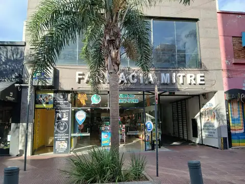 Excelente 1° piso en alquiler sobre peatonal de San Fernando
