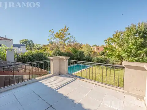 Casa en Venta con 4 cocheras