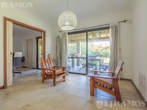 Casa en Venta con 4 cocheras