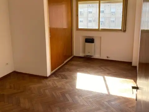 Departamento contrafrente con balcón 1 dormitorio amplio. Alem al 1200. Rosario