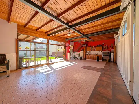 Casa en Venta con 4 cocheras