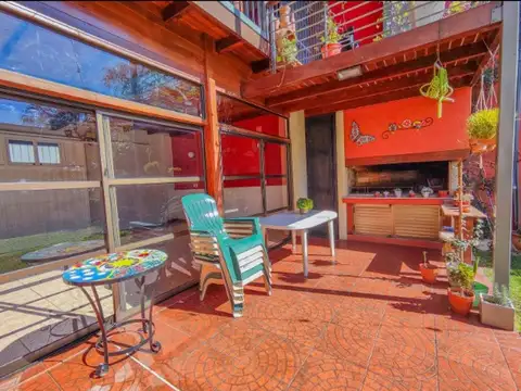 CASA EN VENTA DE 3 DORMITORIOS, QUINCHO Y PILETA