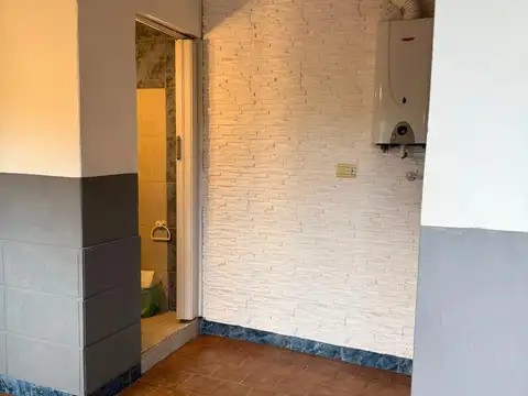 Depto Tipo Casa en Alquiler en Lanus, $ 650.000