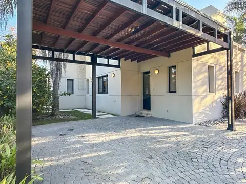 Excelente casa en venta en San Jorge Village.