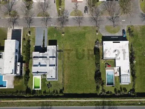 Lote 700m2 en Barrancas De Iraola, Hudson - Venta