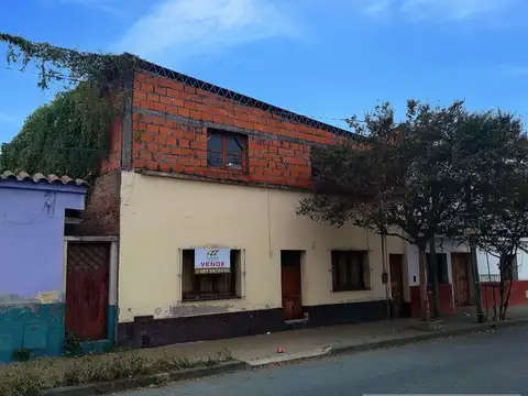 OPORTUNIDAD DE INVERSION. Casa con alto potencial comercial. Calle San Luis al 1600