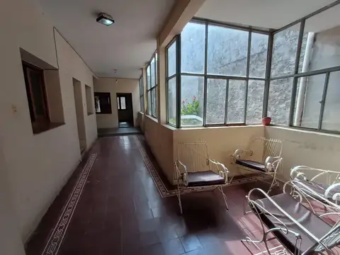 OPORTUNIDAD DE INVERSION. Casa con alto potencial comercial. Calle San Luis al 1600