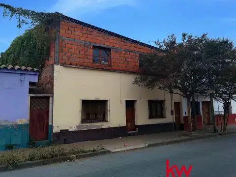 OPORTUNIDAD DE INVERSION. Casa con alto potencial comercial. Calle San Luis al 1600