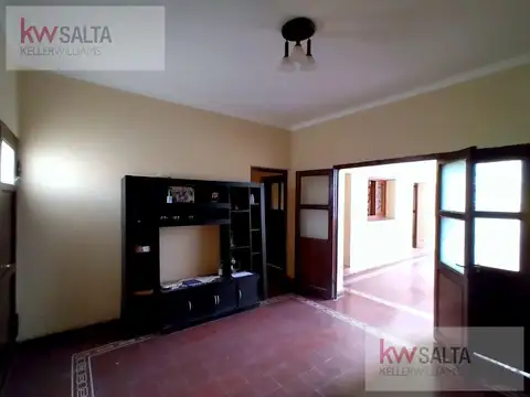 OPORTUNIDAD DE INVERSION. Casa con alto potencial comercial. Calle San Luis al 1600