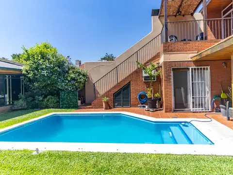 Casa en Venta con 2 cocheras