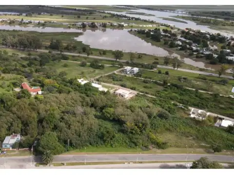 Terreno UNICO - gran lote sobre Bv Rivadavia, vista asegurada al rio