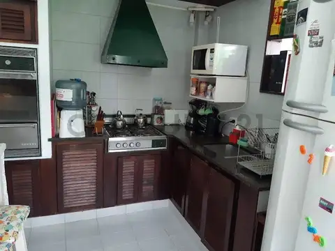 CASA EN VENTA EN LA PLATA DE 3 DORMITORIOS