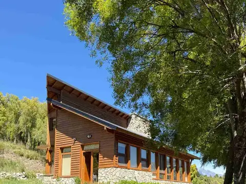 Casa piedra y madera, 3 ha, vista a 2 Cerros
