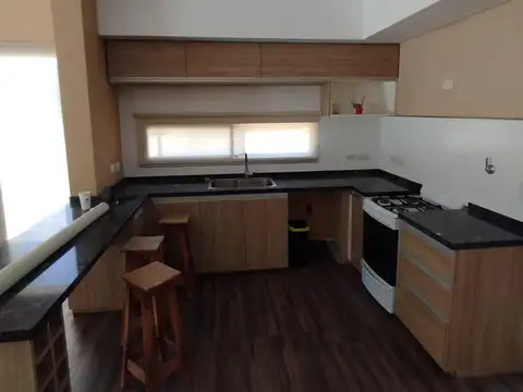 Casa 5 ambientes con 3 baños