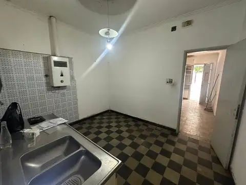 Casa 3 ambientes con 1 baño