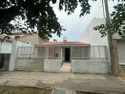Venta casa a refaccionar z/Costanera