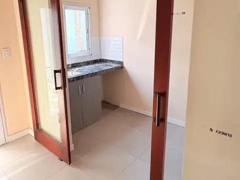 CASA EN VENTA. RECICLADA A NUEVO. EXCELENTE UBICACION