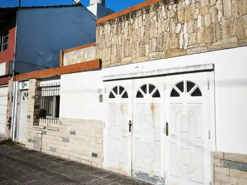 SE VENDE CASA DE TRES AMBIENTES