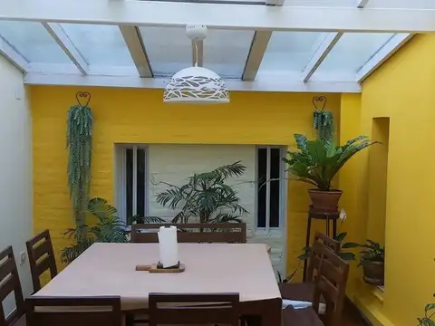 Casa 5 ambientes con 3 baños