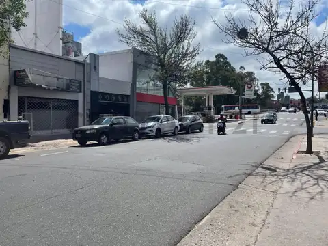 Alvear 700, Piso 0