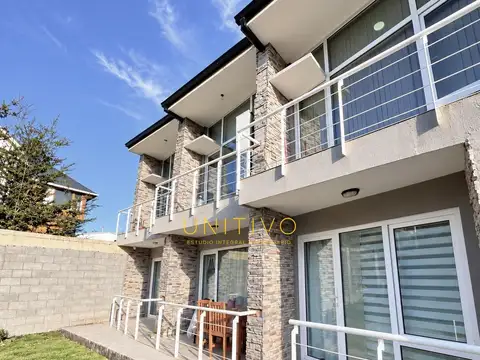 Depto Tipo Casa en Alquiler con 1 cocheras