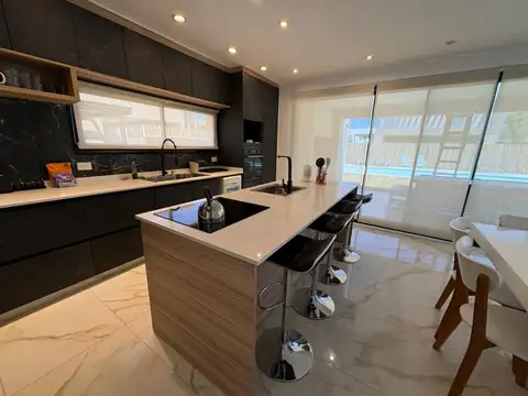 Casa 5 ambientes con 3 baños