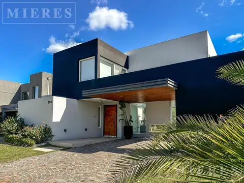 Casa 5 ambientes con 4 baños