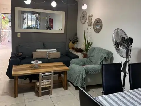Depto Tipo Casa 3 ambientes con 2 baños