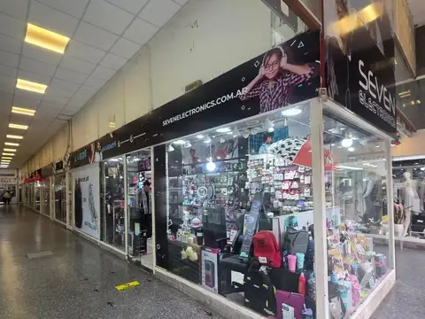 UNICO ALQUILER Local comercial en Calle 12 entre 59 y 60. Galeria Local al frente. Oportunidad.