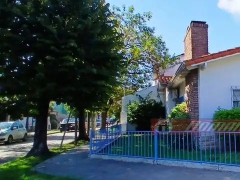 Casa - Alquiler - Argentina, CASTELAR - SAN NICOLÁS 845